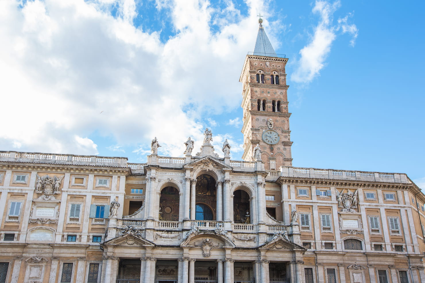 La facciata esterna della basilica
