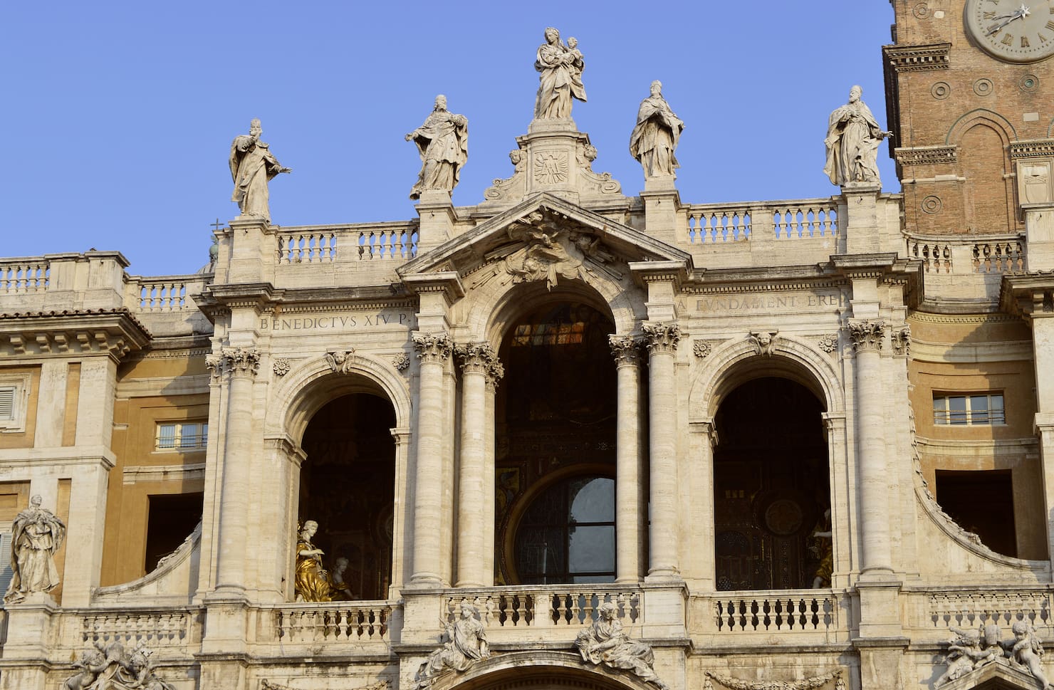 Primo piano della loggia delle benedizioni